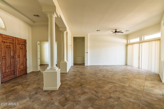 Building Photo - 17941 W Cheryl Dr