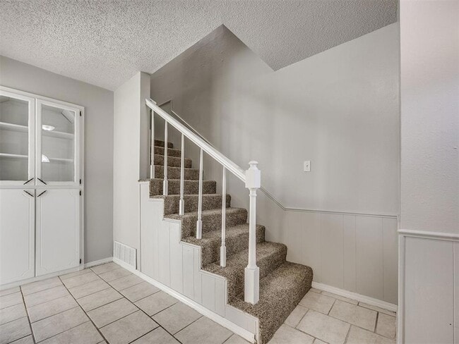 Building Photo - 1402 Bill Carrol Dr