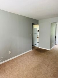 Building Photo - 9 Clarmore Dr