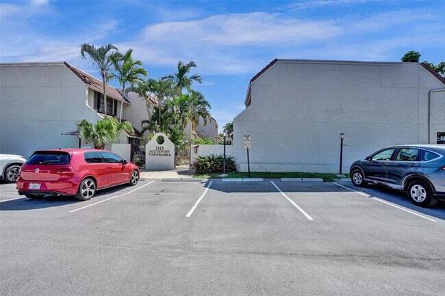 Building Photo - 1415 Miami Rd