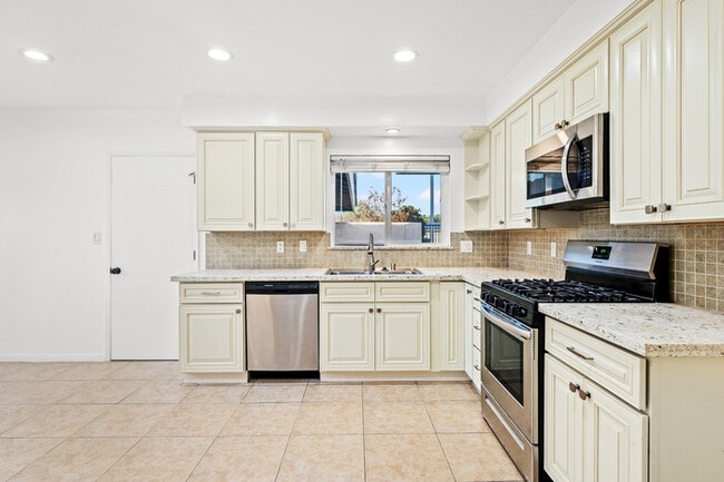 Building Photo - Spacious 4BR 2BA Home in Prime Glendora