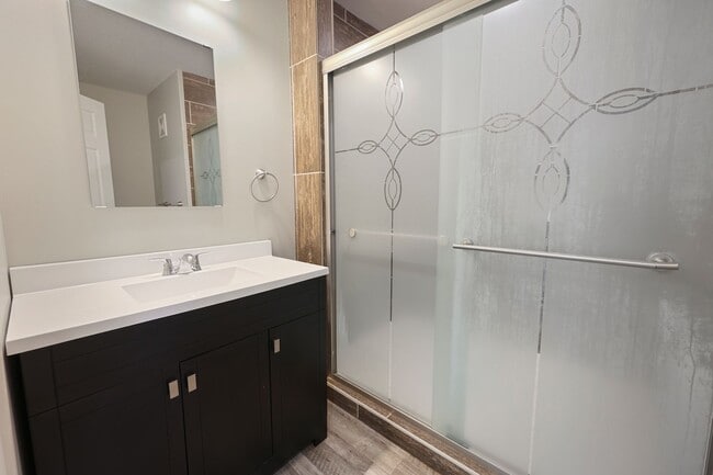 Building Photo - 4 Bedroom House for Rent