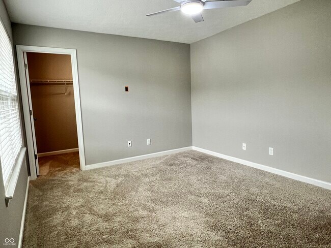 Building Photo - 5656 Grosbeak Dr