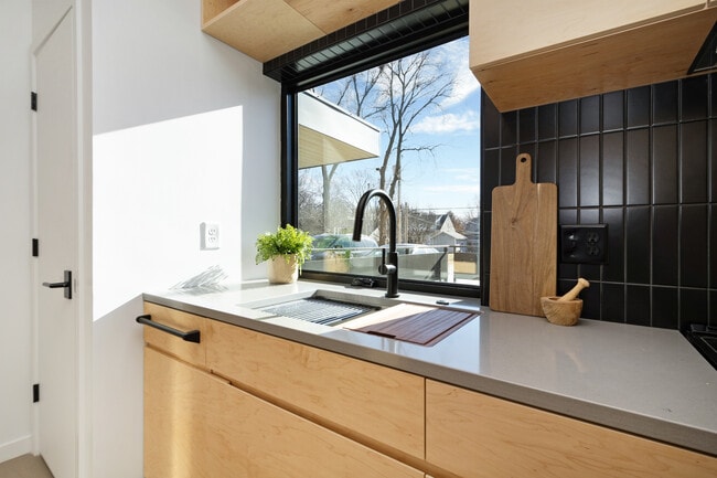 Building Photo - 815 Moro St