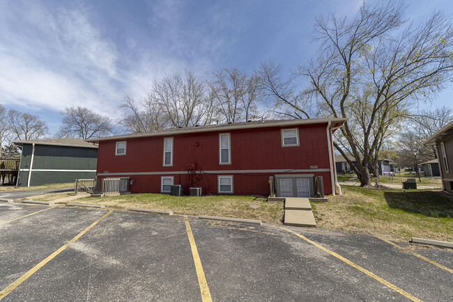Building Photo - 205 Wheaton Ct