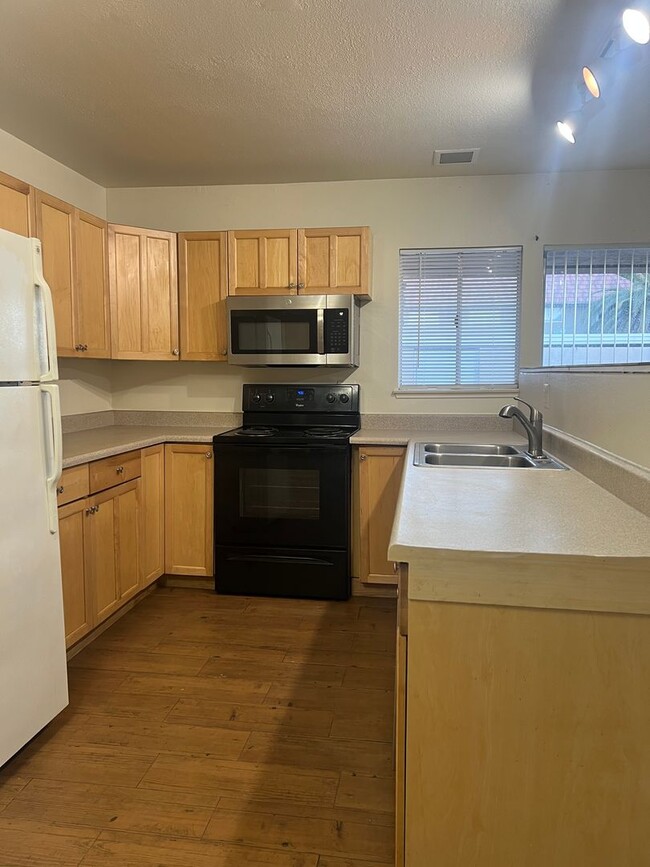 Building Photo - Ready for Move In