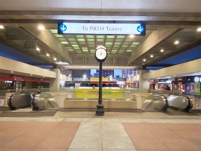 Building Photo - 10 Huron Ave