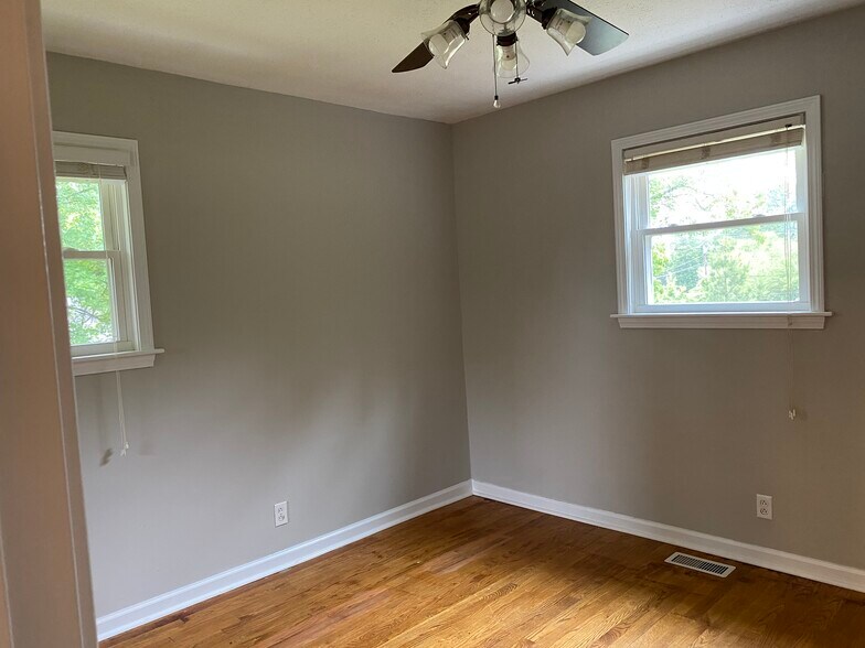 Building Photo - 335 E 17th St