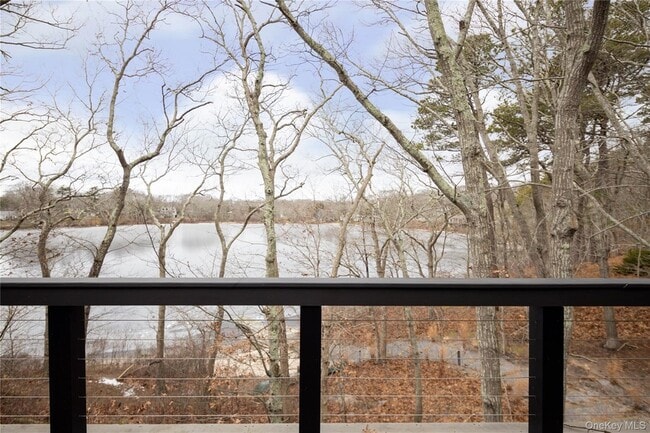 Building Photo - 15 Lake View Ct