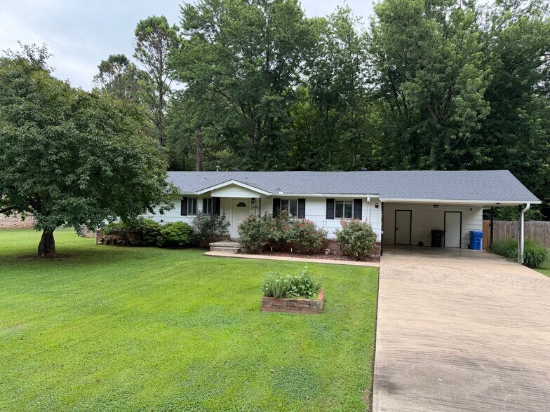 Building Photo - 2332 N Gooseberry Ln