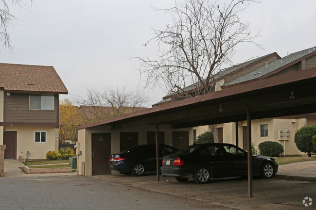 Building Photo - Parkwood Manor