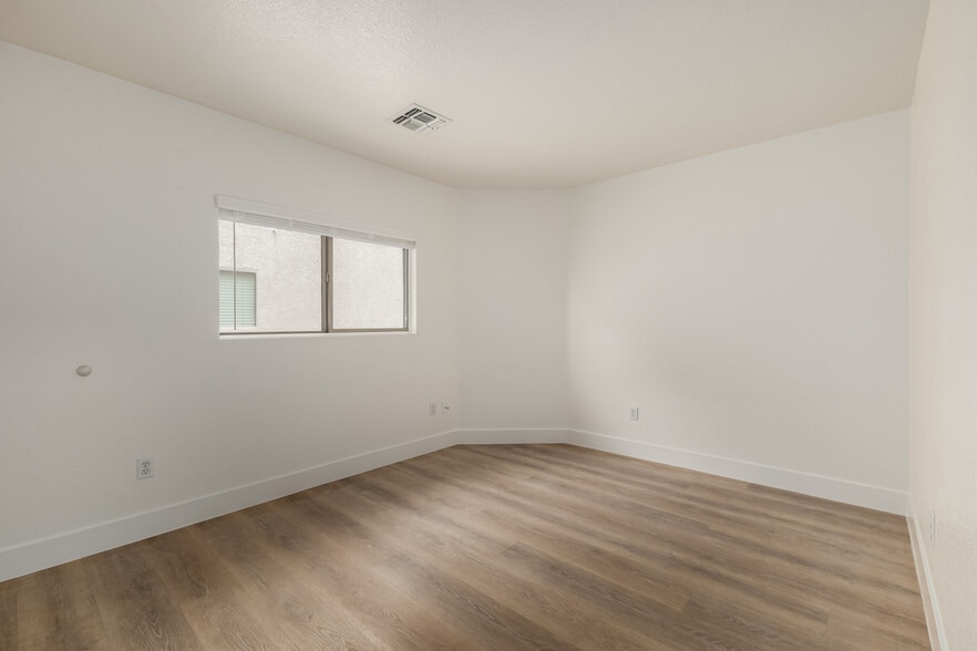 Building Photo - 1043 S San Vincente Ct