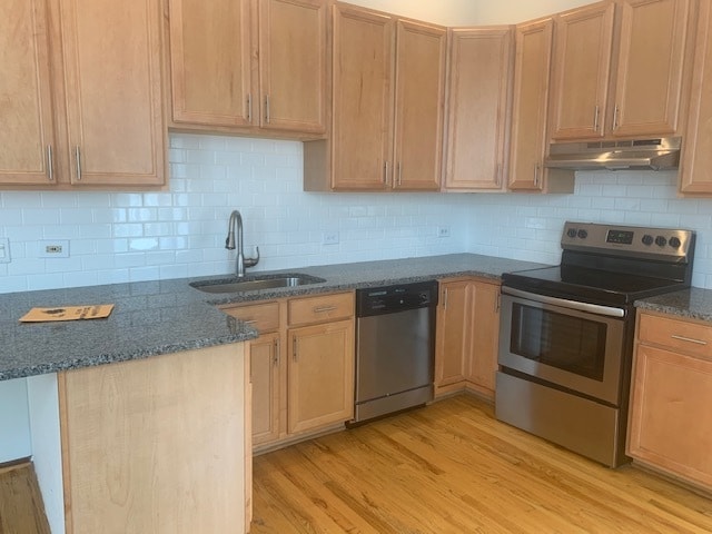 Building Photo - 3055 N Sheffield Ave