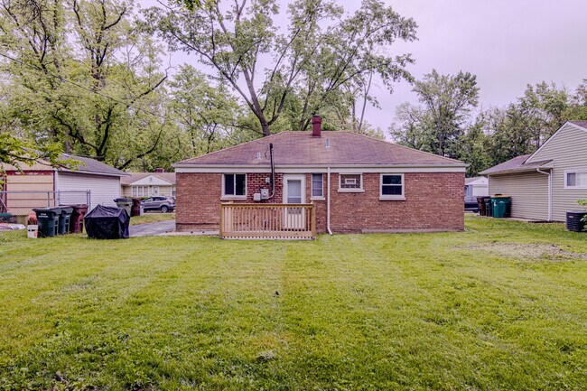 Building Photo - 336 Manitowac St