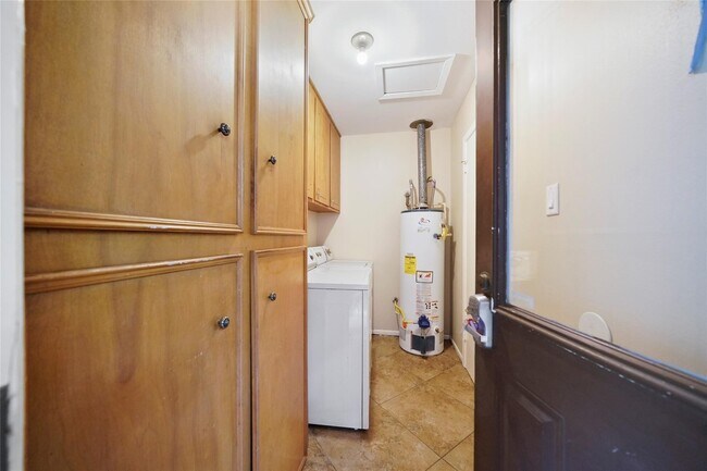 Building Photo - 1319 Spillers Ln