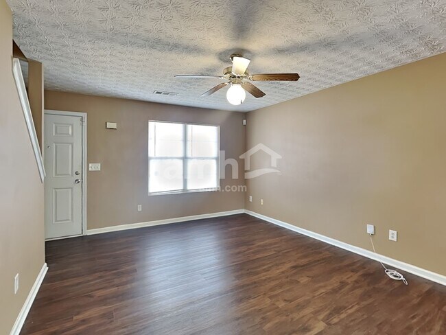 Building Photo - 6110 Flagstaf Walk