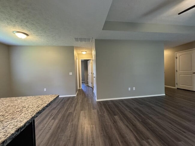 Building Photo - 5849 Geranium Ln