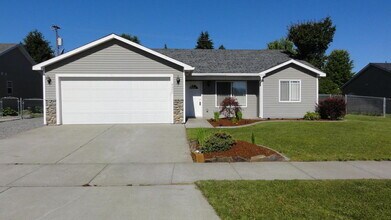 Building Photo - Hayden 3/2 Rancher