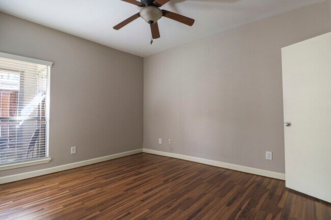 Building Photo - 2025 Augusta Dr