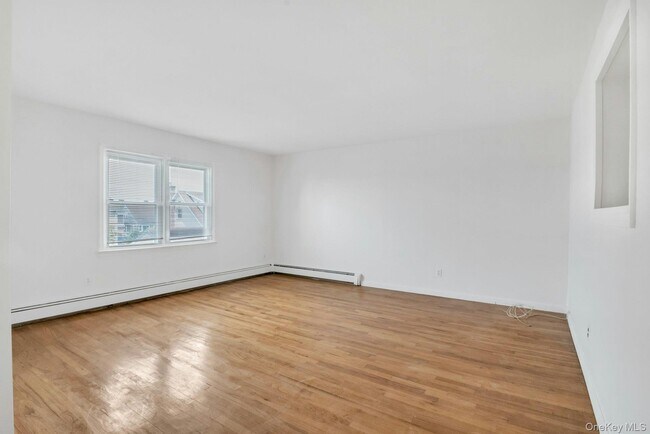 Building Photo - 105 Woodside Ave