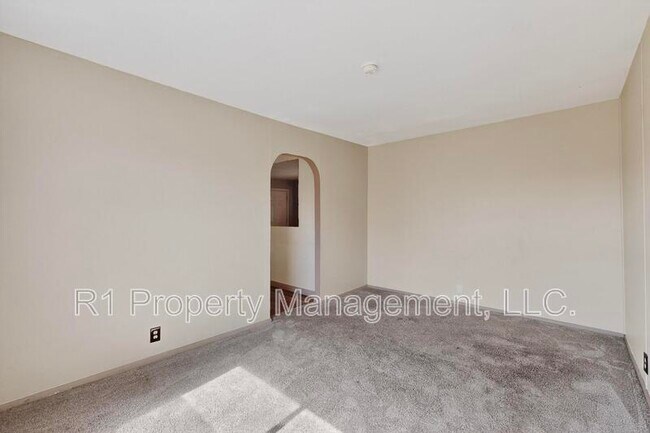 Building Photo - 165 Hilton Ave NW