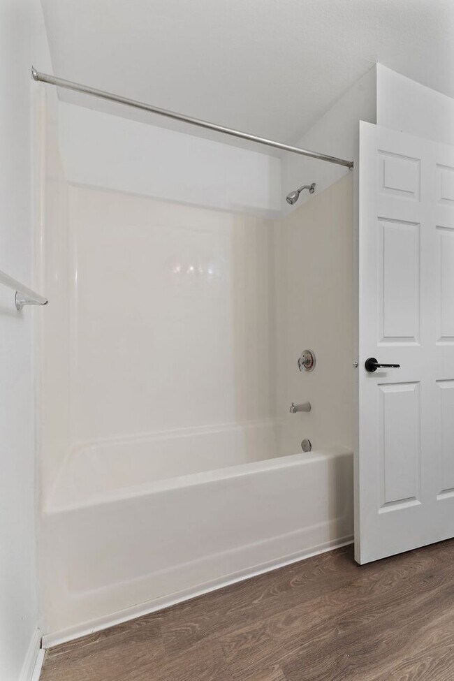 Building Photo - Minutes to Amtrak********** Rent $1725/month*********Southport Accessible