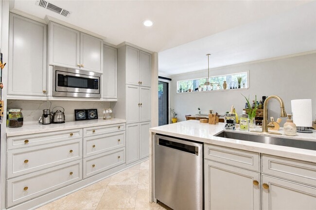 Building Photo - 239 Litchfield Ln
