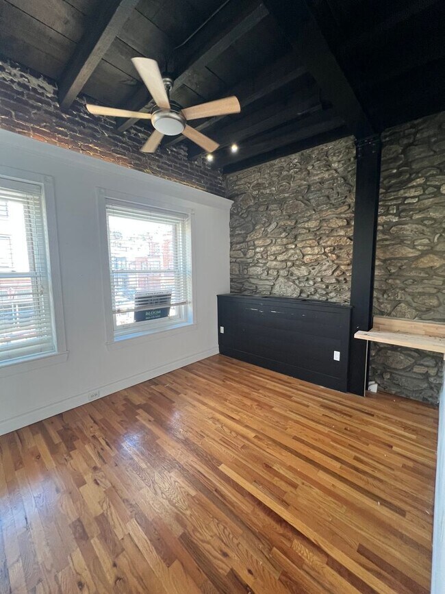 Building Photo - 4352 Main St