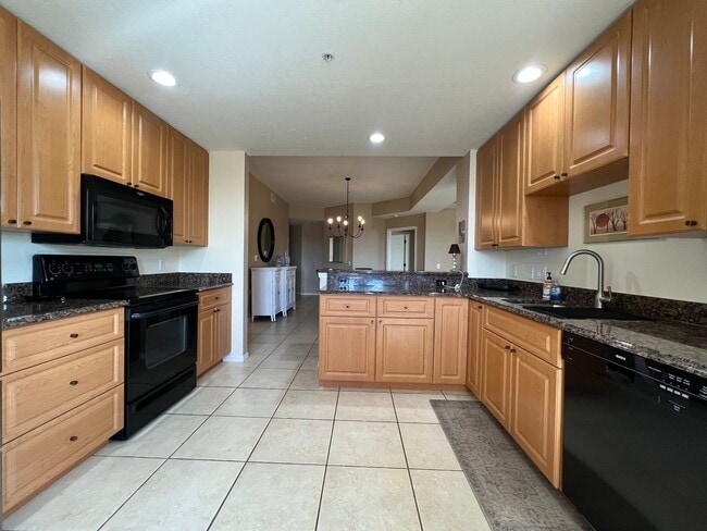 Building Photo - Furnished/Short Term Rental ** Available 5/1/26 ** 3 Bed/2 Bath Condo ** Punta Gorda ** $2,750/mo...