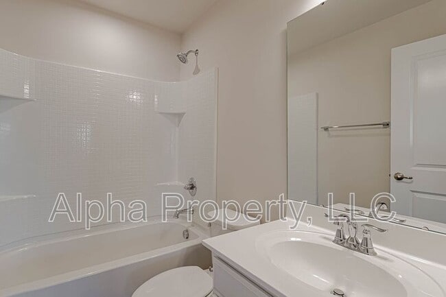 Building Photo - 522 Huntingdale Pl