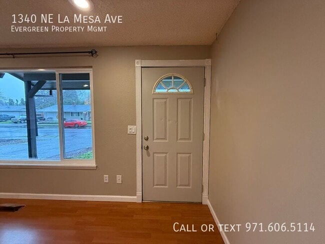 Building Photo - 1340 NE La Mesa Ave