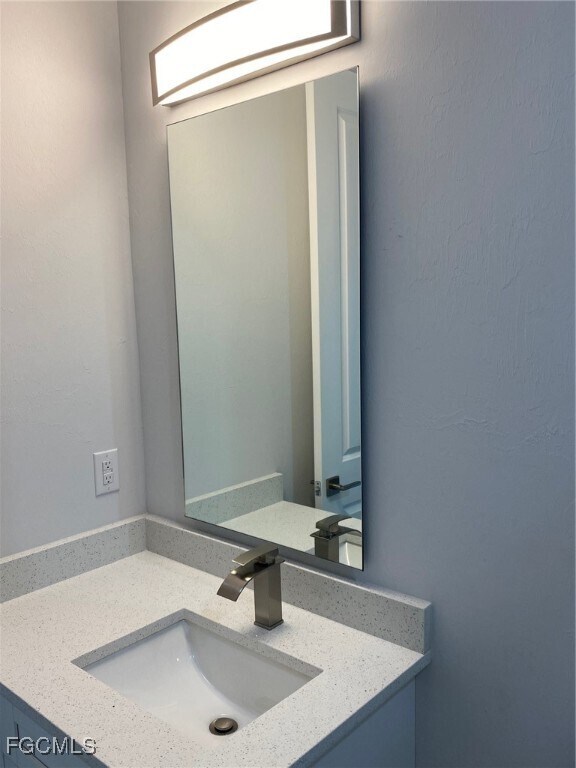 Building Photo - 702 NW 2nd Ln