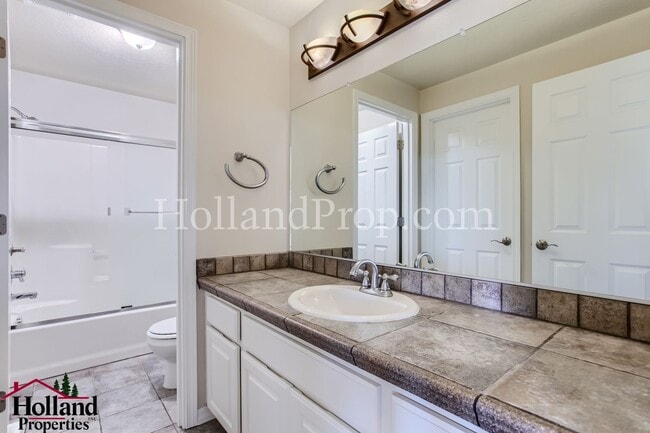 Building Photo - Beautiful 5-Bedroom Retreat with AC, Deck & Breathtaking Views