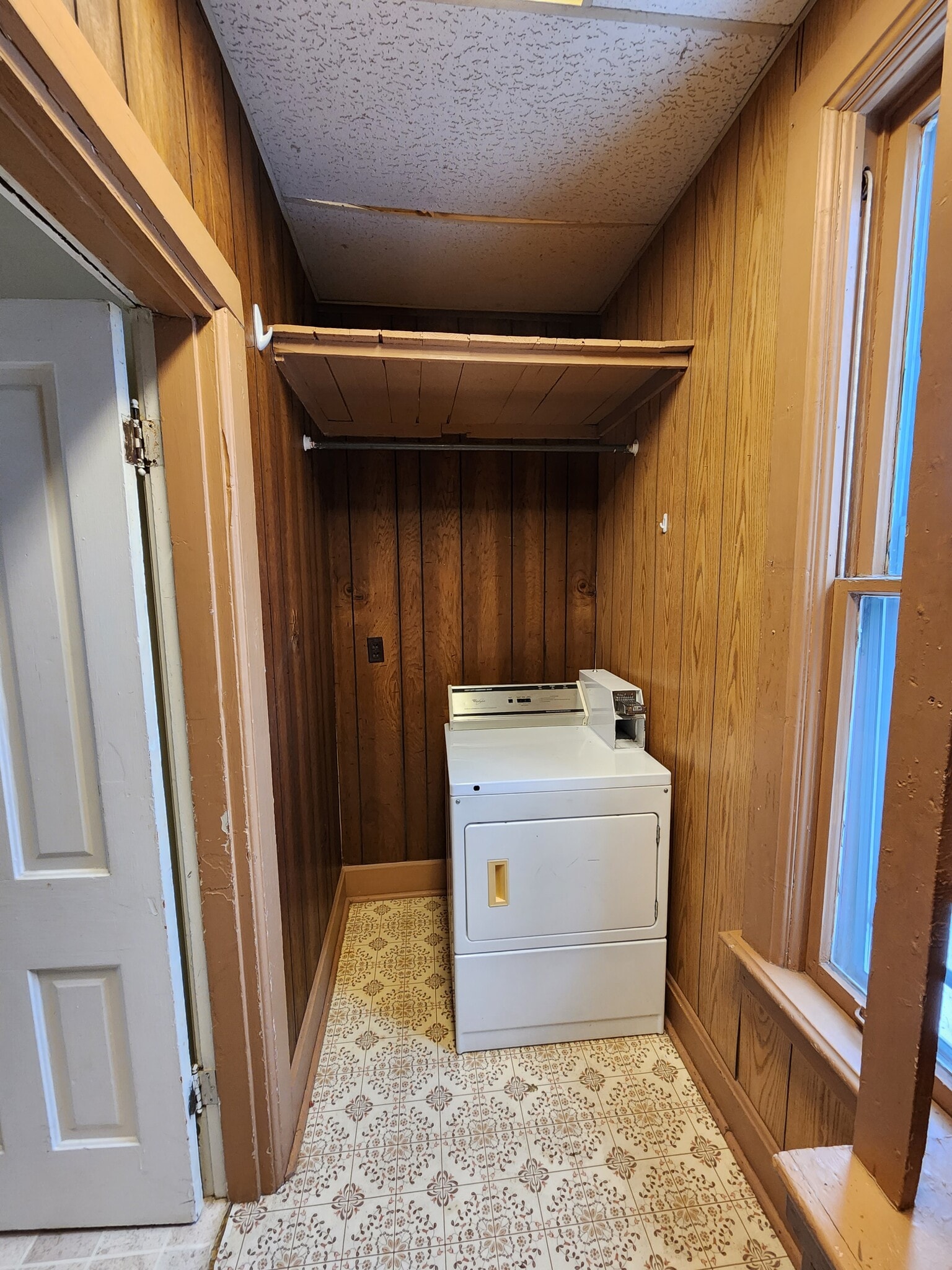 Laundry room - 352 8th St E