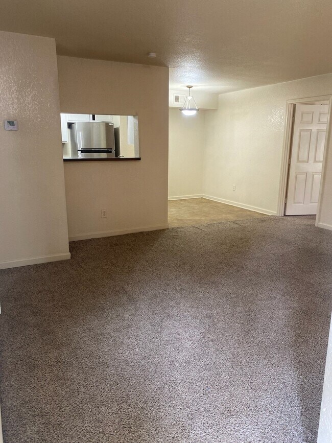Building Photo - 8100 Creekbend Dr