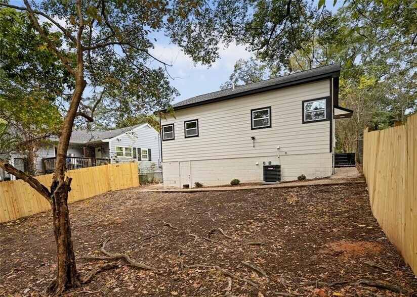 Building Photo - 1271 Pine Ave