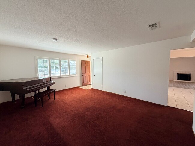 Building Photo - 1445 Sonoma Dr