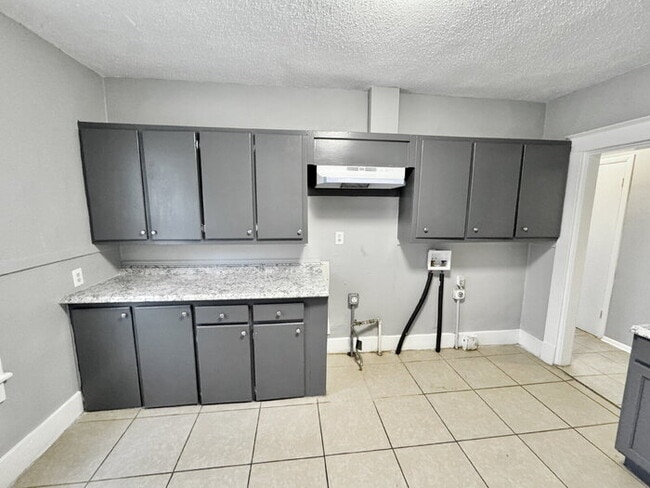 Building Photo - 3338 Coleman Ave