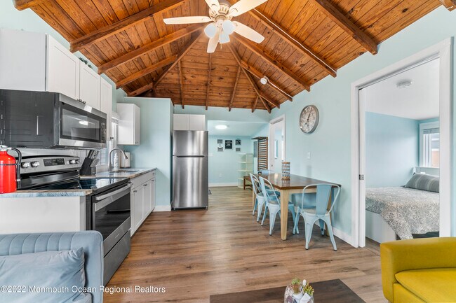Building Photo - 171A Beachfront-