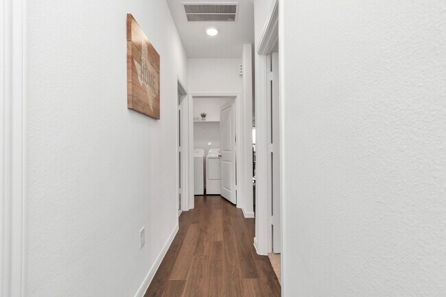 Building Photo - 14455 Cedar Ledge Ln