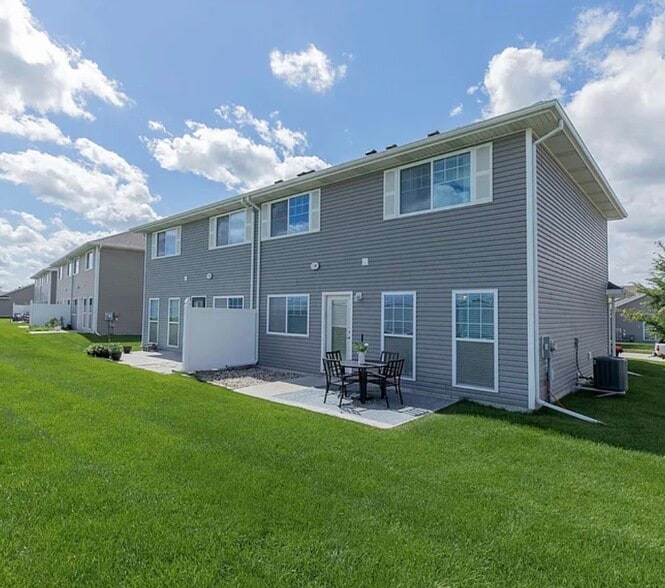 Building Photo - 8767 Ridge Hollow Dr