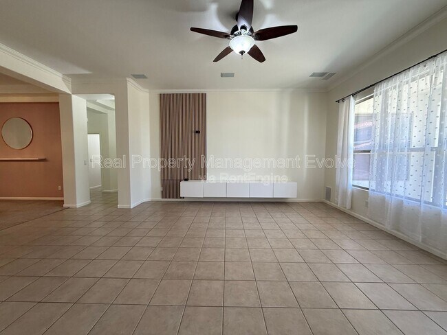 Building Photo - 281 W Flamingo Dr