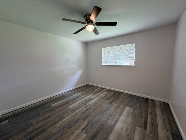 Building Photo - 3704 La Paz Dr