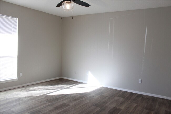 Building Photo - 4406 Lost Lake Ln