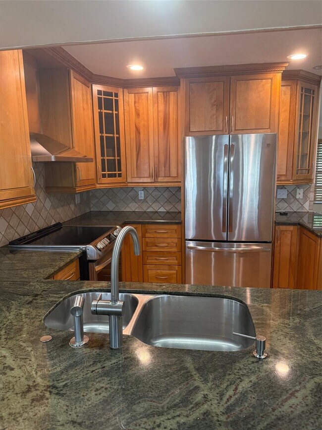 Building Photo - 1424 SE 12th Ave