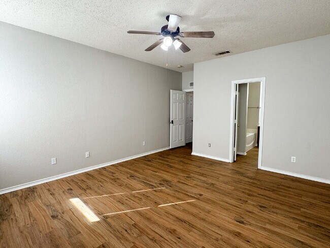 Building Photo - 4 Bedroom, 2 Bath House on Corner Lot in Crowley