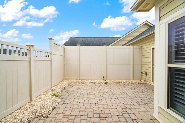 Building Photo - 4935 Willow Bluff Cir