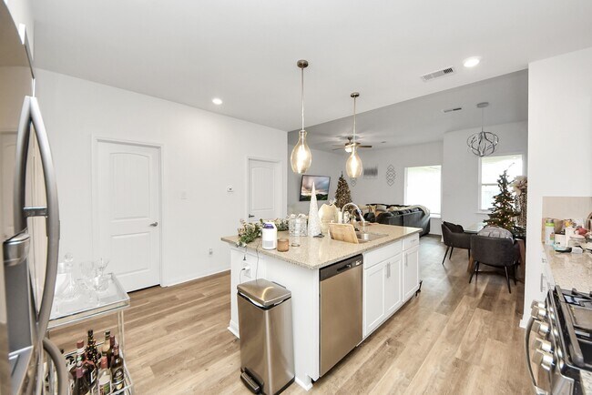 Building Photo - 9447 Klein Ln