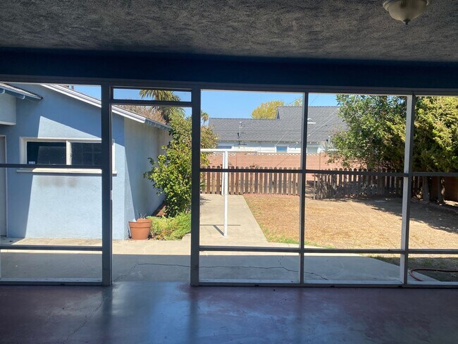 Building Photo - Home for Rent near Orange Circle