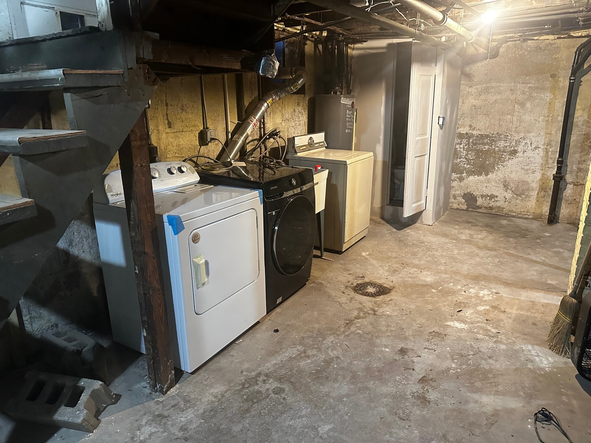 Laundry - 5246 Beelermont Pl